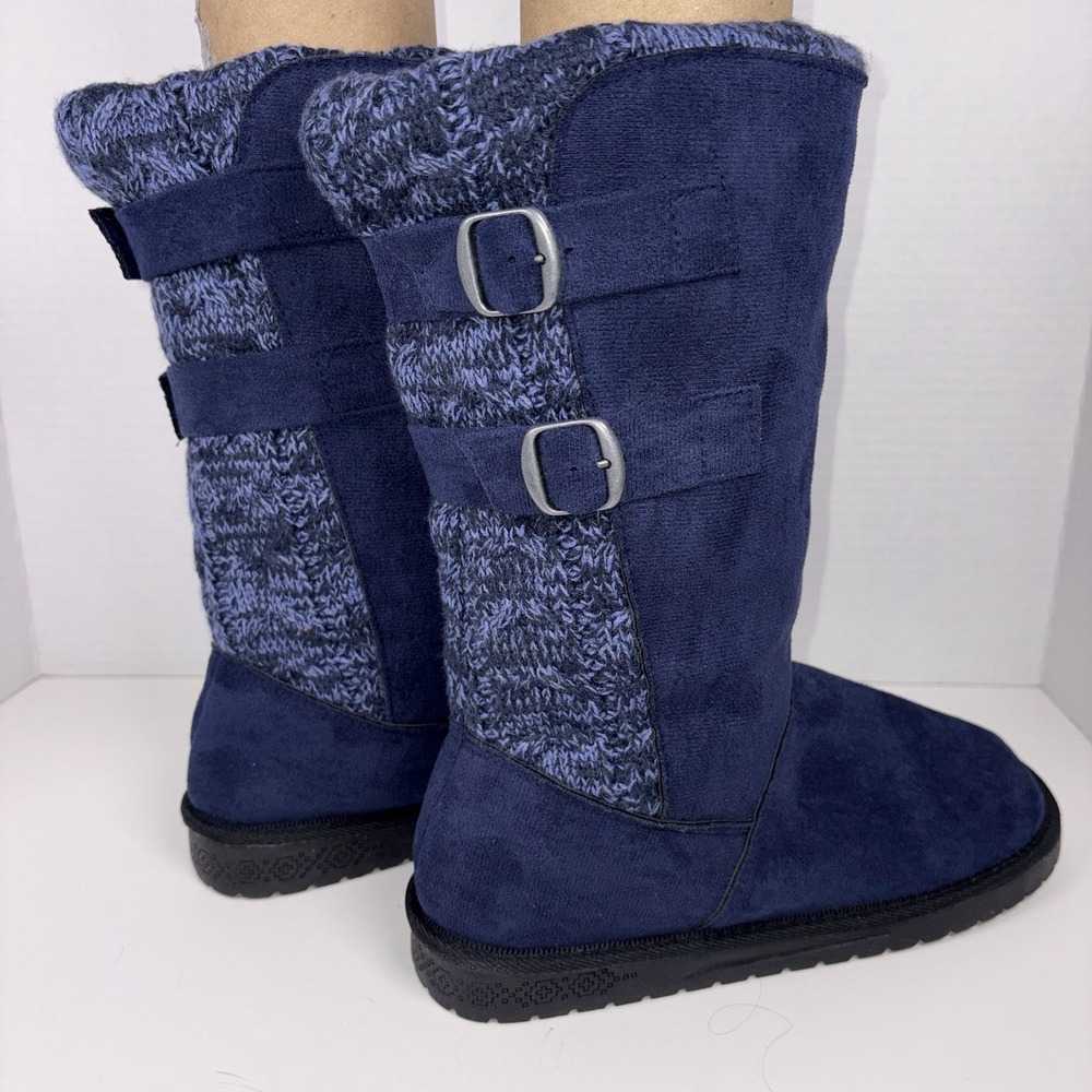 Essentials by MUK LUKS Jean Cozy Boots Navy Buckle Women Size 9 NEW w/o Box
